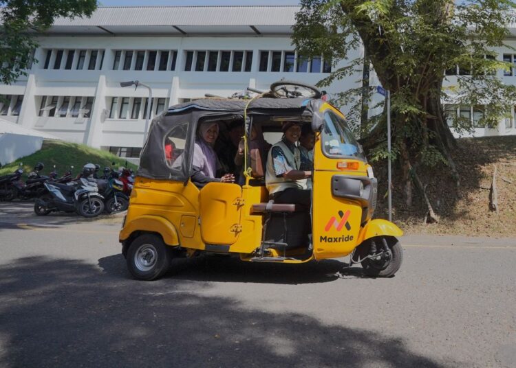 Antar anak dari Jogja ke Institut Teknologi Bandung. MOJOK.CO