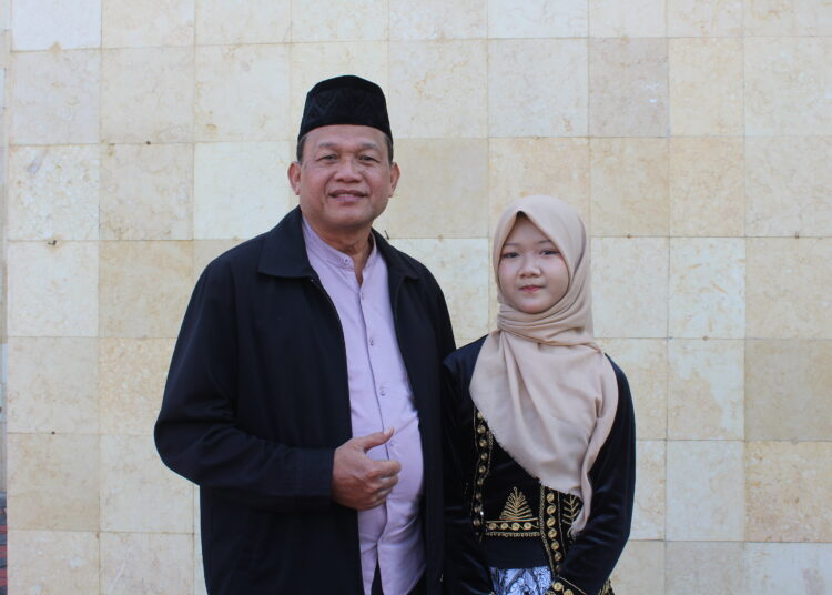 Azkiya dan ayahnya. MOJOK.CO