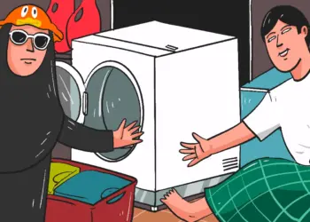 Pertama kali beli mesin cuci di rumah desa, kena julid tetangga MOJOK.CO