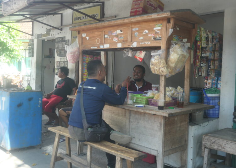 Angkringan di Jalan Bali. MOJOK.CO