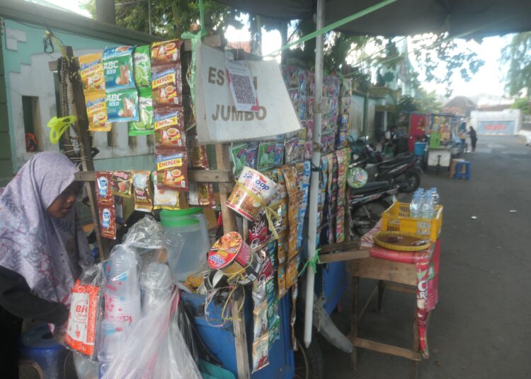 QRIS di Alun-alun Klaten. MOJOK.CO