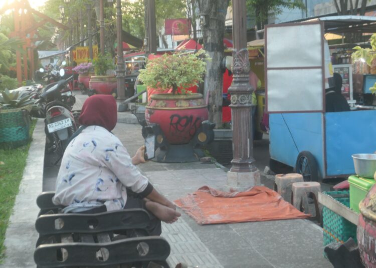 Pedagang pakai wifi. MOJOK.CO