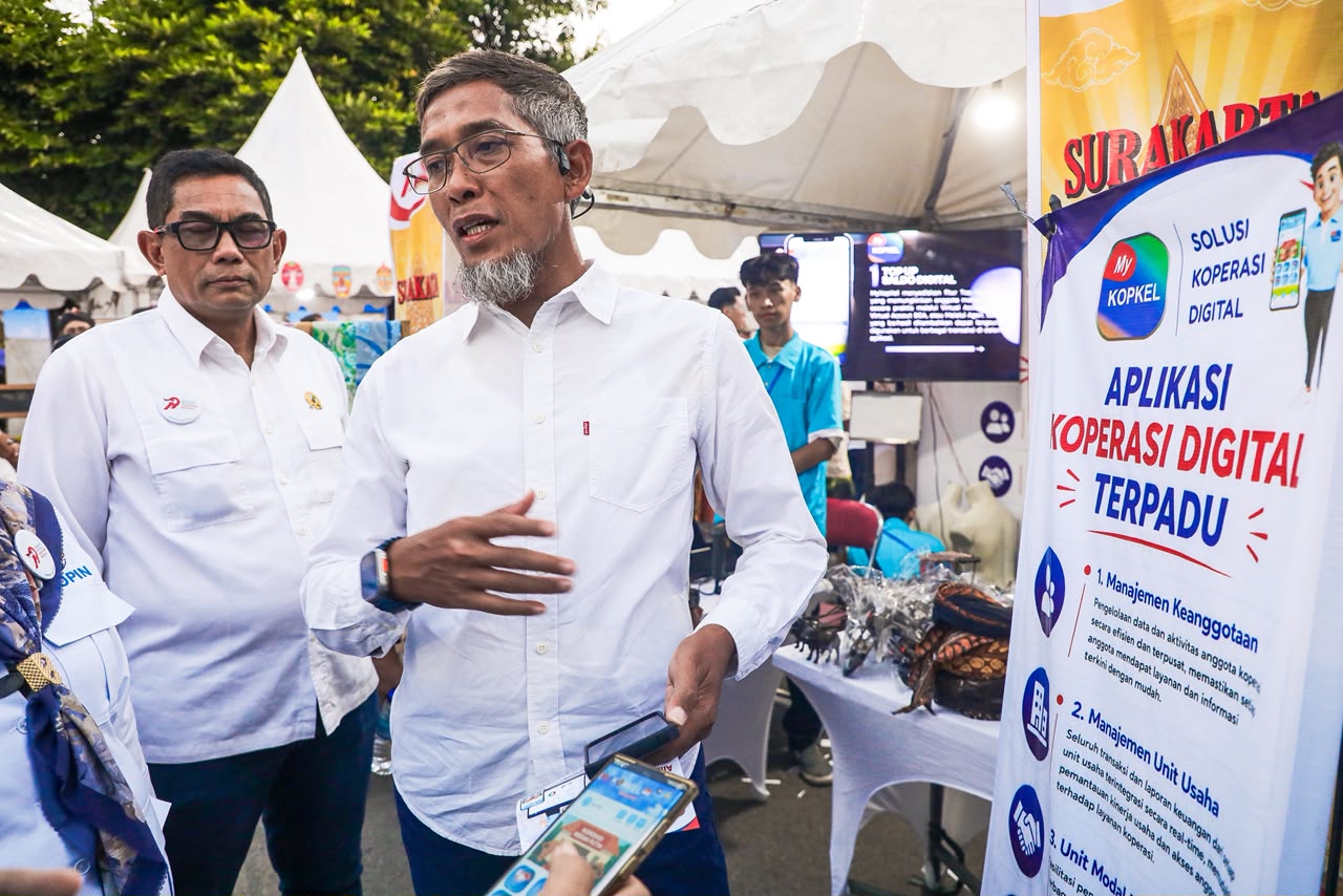 Sekda Jawa Tengah, Sumarno, dalam pameran peringatan Hari Koperasi di Surakarta MOJOK.CO