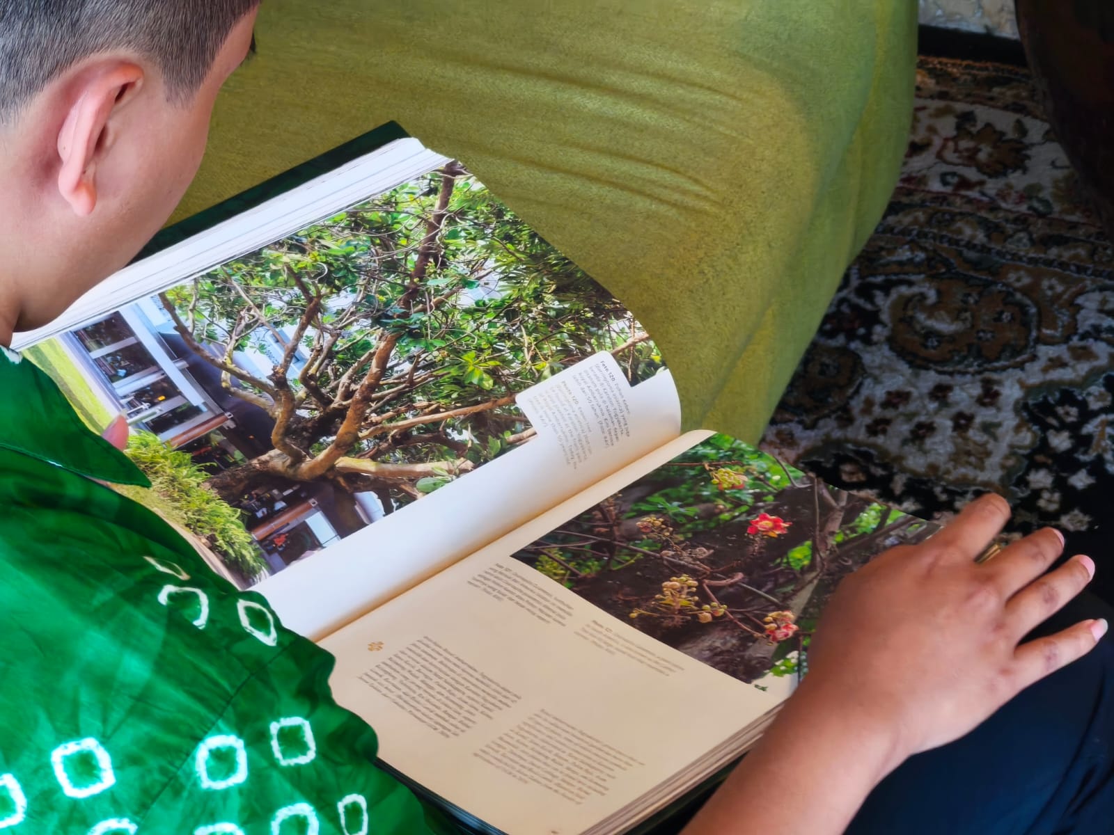 Buku "Ambarrukmo: Jatidiri dan Kebanggaan Negeri" berisi narasi sejarah dan dokumentasi foto MOJOK.CO