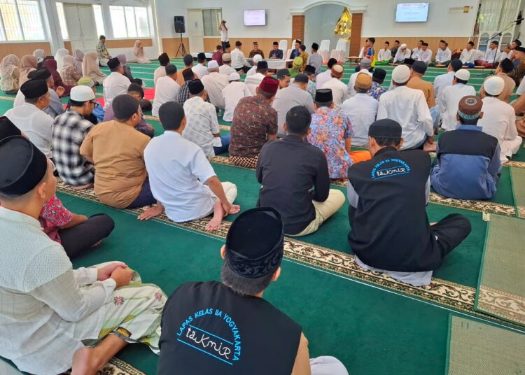 Keluarga besar berkumpul dalam pernikahan. MOJOK.CO