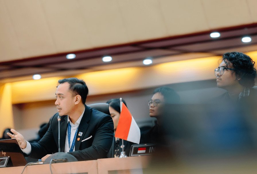 Bijaksabara Hikmawan, beri pencapaian membanggakan kepada ibu dari kuliah di Universitas Terbuka (UT) MOJOK.CO
