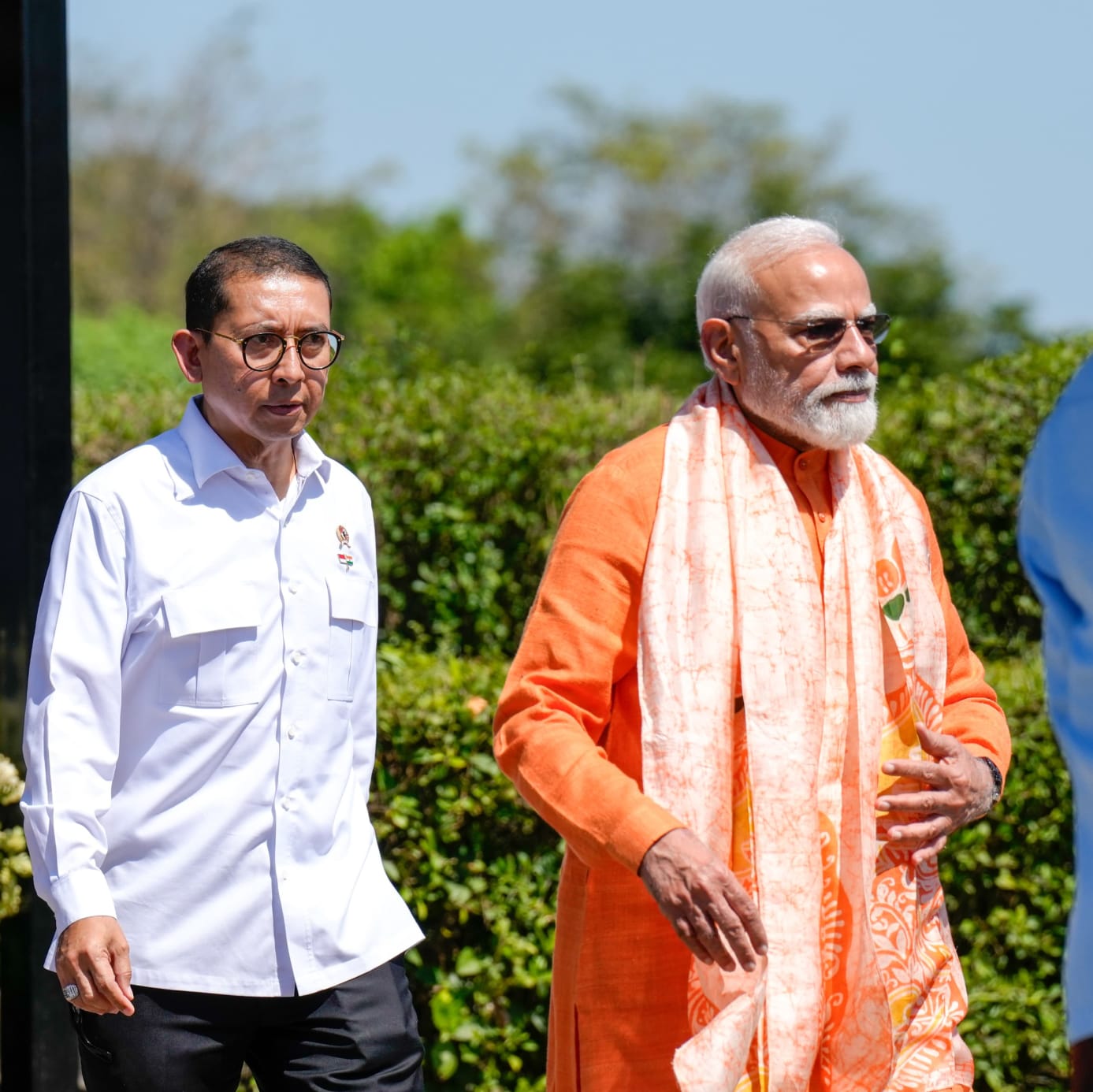 Menteri Kebudayaan RI Fadli Zon dan Perdana Menteri India, Narendra Modi, di Kawasan Candi Prambanan MOJOK.CO