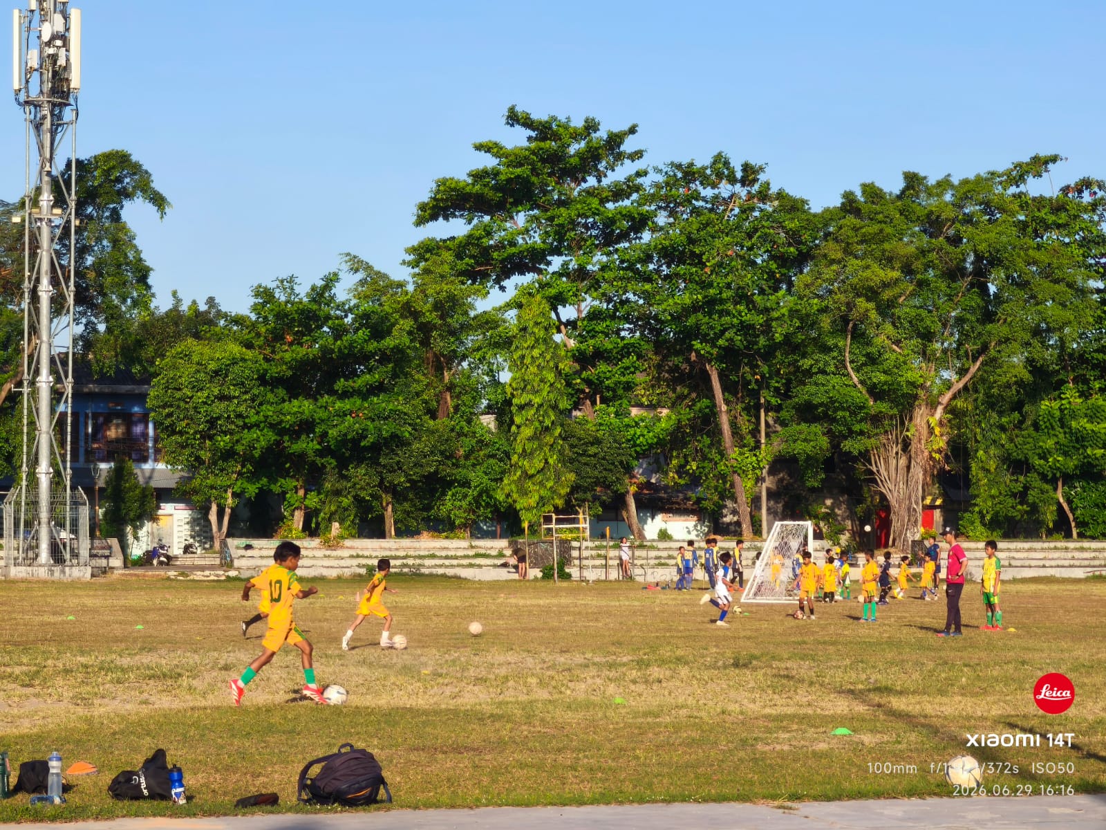 Lapangan Minggiran, Mantrijeron, yang tidak rata jadi tantangan dan motivasi MOJOK.CO