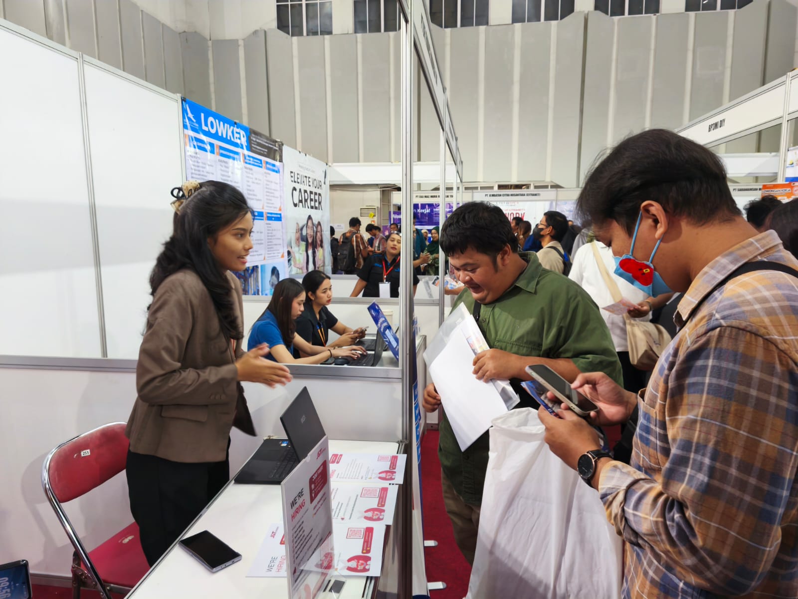 Para job seeker yang mencari peruntungan di Job Fair Kota Jogja 2026, dari lulusan SMA SMK hingga modal ijazah S1 MOJOK.CO