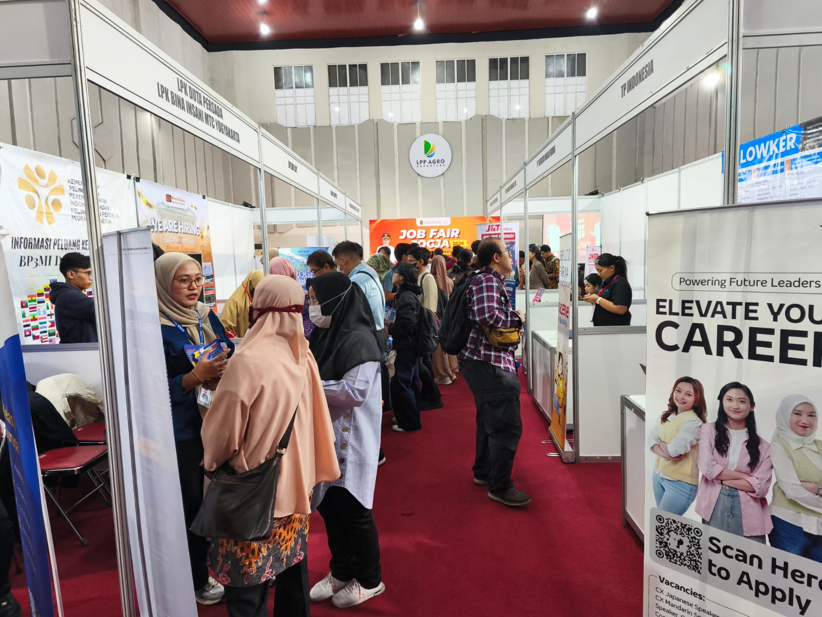 Para job seeker yang mencari peruntungan di Job Fair Kota Jogja 2026, dari lulusan SMA SMK hingga modal ijazah S1 MOJOK.CO