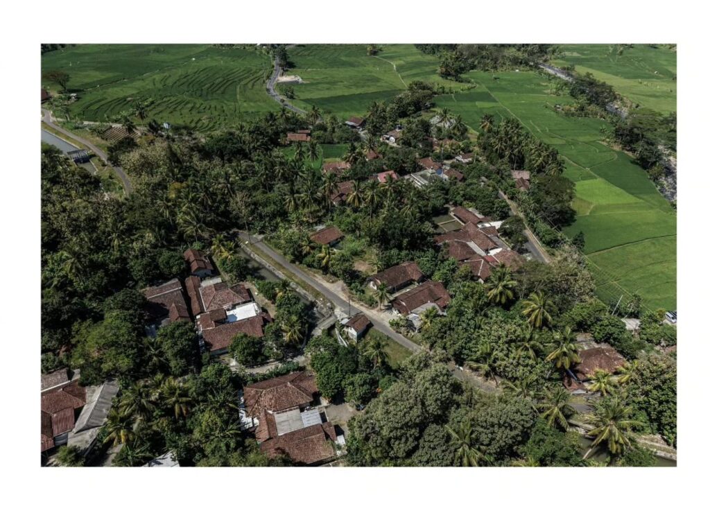 Inisiatif warga Dusun Kedungrong, Samigaluh, Kulon Progo, lewat PLTMH membuat dusun mereka tetap. Tak takut pemadaman listrik MOJOK.CO