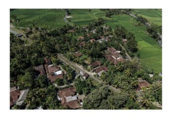 Inisiatif warga Dusun Kedungrong, Samigaluh, Kulon Progo, lewat PLTMH membuat dusun mereka tetap. Tak takut pemadaman listrik MOJOK.CO