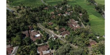 Inisiatif warga Dusun Kedungrong, Samigaluh, Kulon Progo, lewat PLTMH membuat dusun mereka tetap. Tak takut pemadaman listrik MOJOK.CO