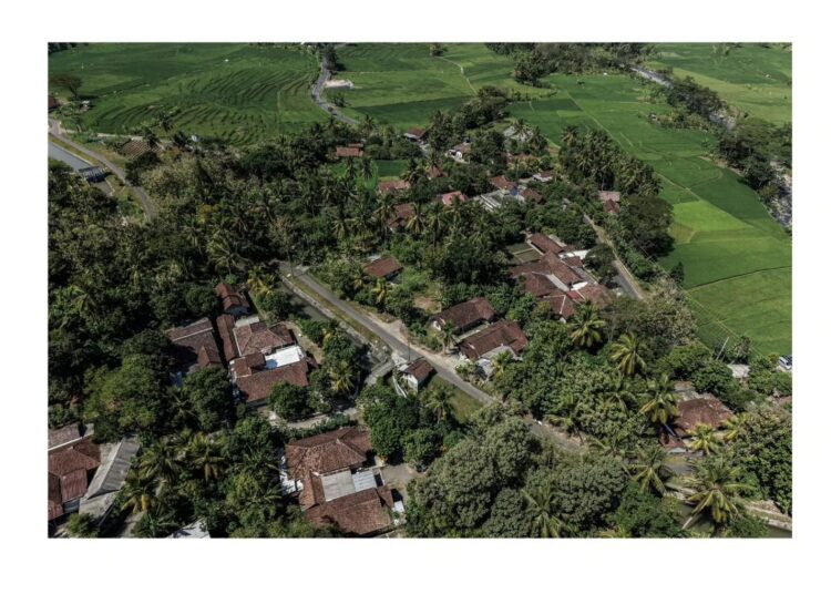 Inisiatif warga Dusun Kedungrong, Samigaluh, Kulon Progo, lewat PLTMH membuat dusun mereka tetap. Tak takut pemadaman listrik MOJOK.CO