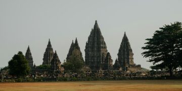 Pemerintah Republik Indonesia dan Pemerintah Republik India menjalin kesepakatan kerja sama konservasi terhadap Candi Perwara Kompleks Candi Prambanan MOJOK.CO
