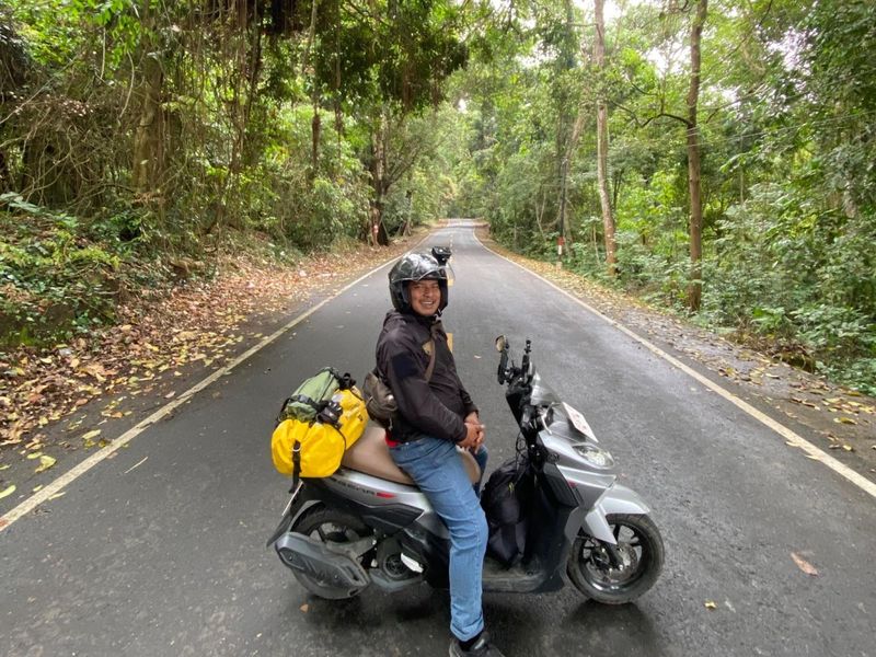 Taufiq, touring dengan Yamaha.MOJOK.CO