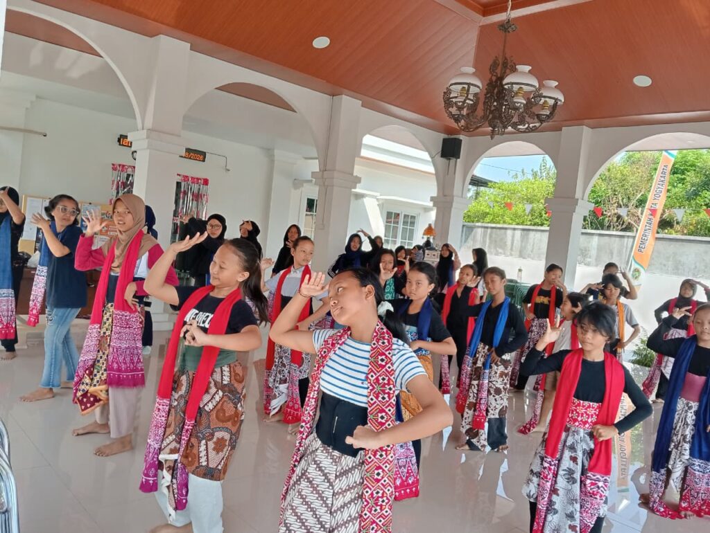Kampung Menari Hasta Budaya, Wadah Gratis Warga Gowongan Lestarikan Tari Klasik Jogja.MOJOK.CO