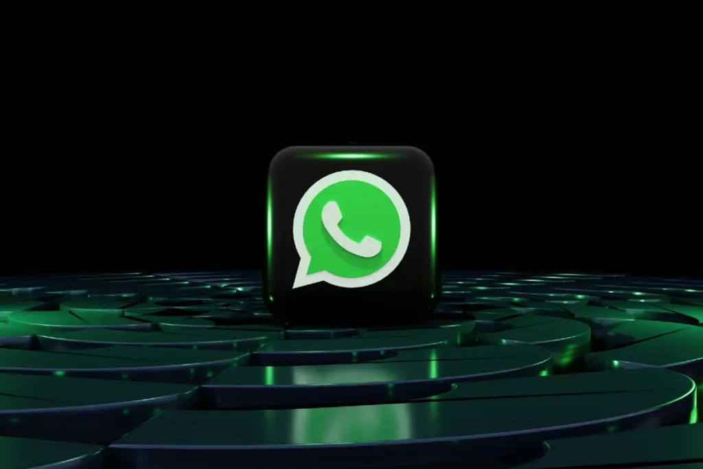 Grup WhatsApp keluarga, tempat menghakimi hidup orang lain (Unsplash)