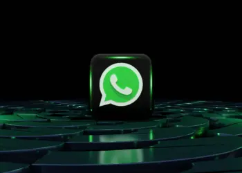 Grup WhatsApp keluarga, tempat menghakimi hidup orang lain (Unsplash)