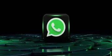 Grup WhatsApp keluarga, tempat menghakimi hidup orang lain (Unsplash)