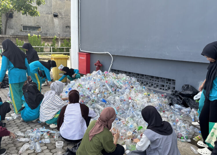 Relawan Madaris Masjid Walidah Dahlan UNISA. MOJOK.CO