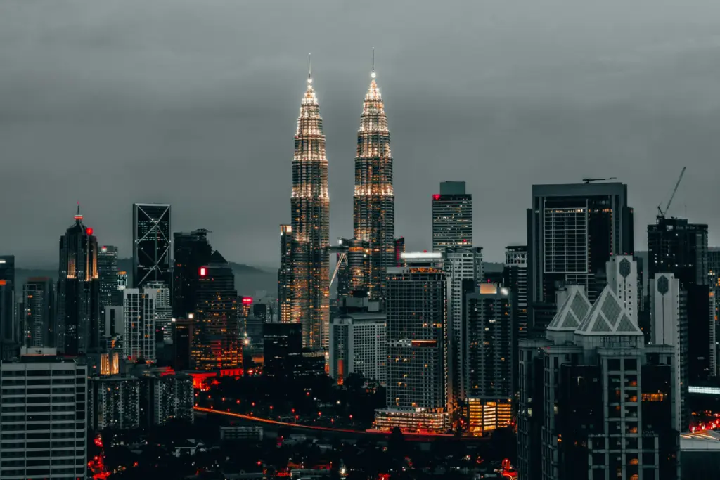 Malaysia dekat ke gerbang negara maju. Indonesia negara apa? (Unsplash)