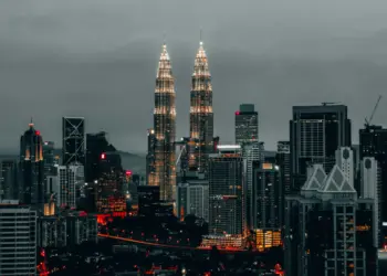 Malaysia dekat ke gerbang negara maju. Indonesia negara apa? (Unsplash)