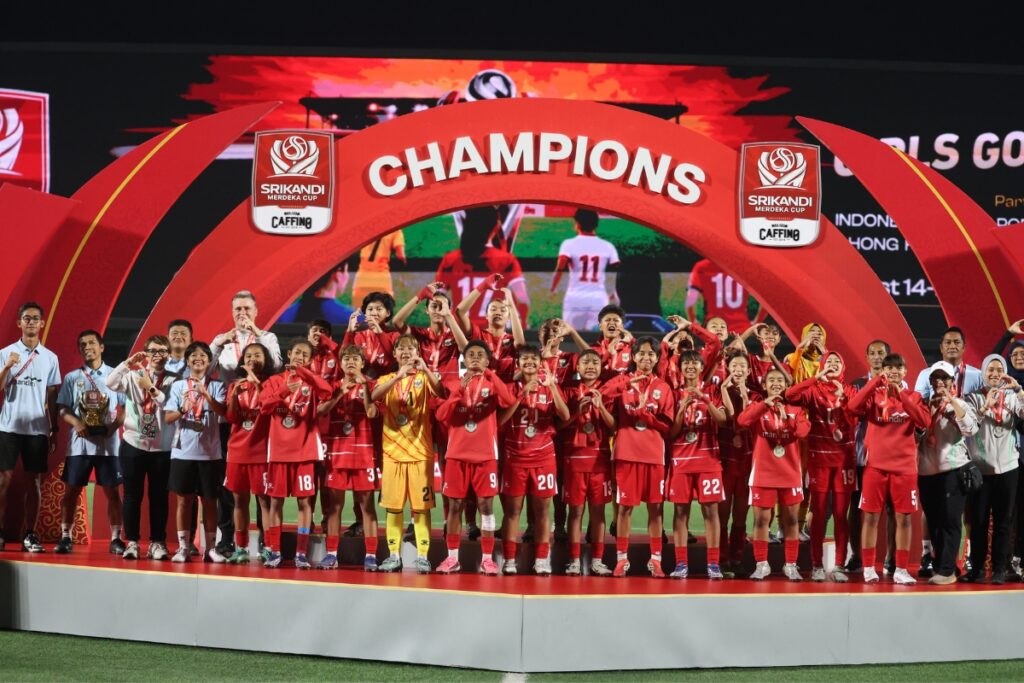 14.900 Kilometer untuk 90 Menit: Kisah Orang Tua di Balik Final Garuda Pertiwi vs Thailand