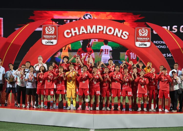 14.900 Kilometer untuk 90 Menit: Kisah Orang Tua di Balik Final Garuda Pertiwi vs Thailand