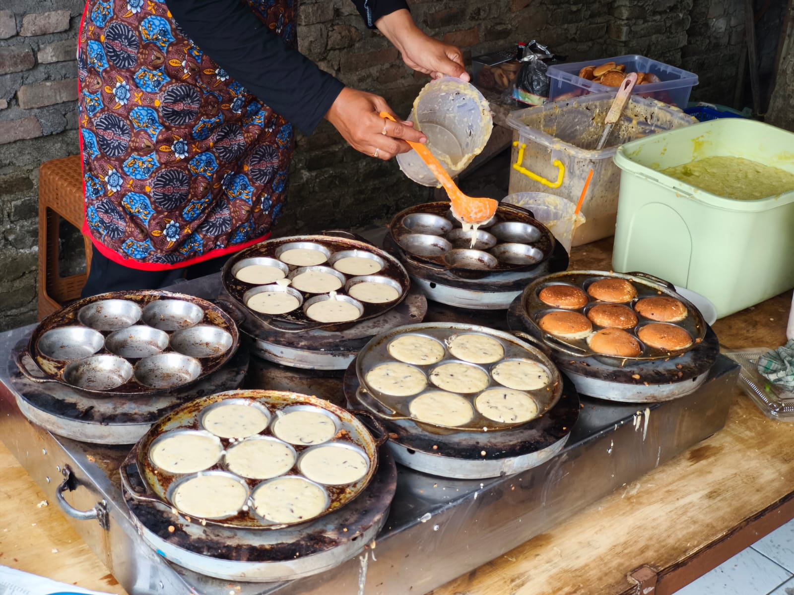 Apem ya qowiyyu di warung Suti MOJOK.CO