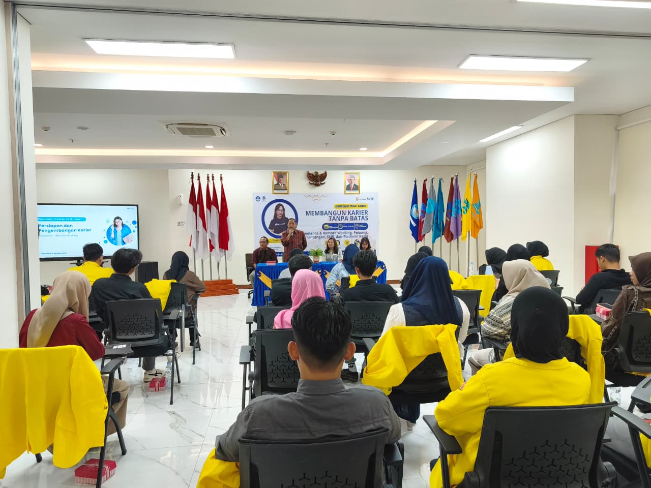 Workshop pembekalan karier untuk mahasiswa UT MOJOK.CO