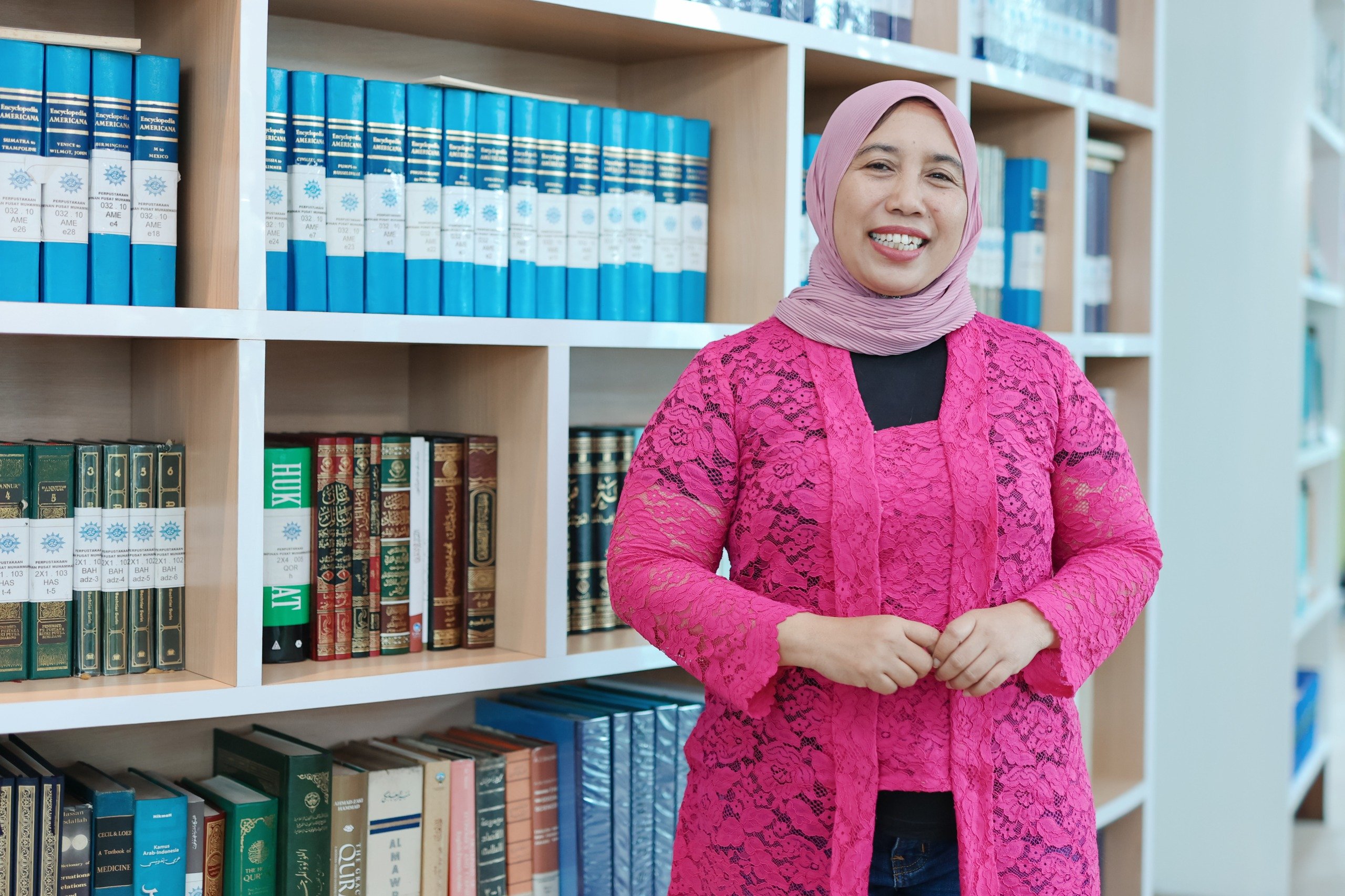 Hening Purwati Parlan, Koordinator Nasional GreenFaith Indonesia, Wakil Ketua Majelis Lingkungan Hidup PP Muhammadiyah, dan Wakil Ketua Lembaga Lingkungan Hidup dan Penanggulangan Bencana (LLHPB) PP Aisyiyah MOJOK.CO
