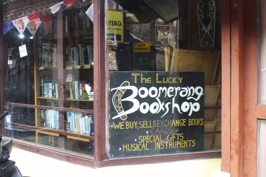 The Lucky Boomerang Bookshop di Jalan Pasar Kembang, Sosrowijayan, Kota Jogja. MOJOK.CO