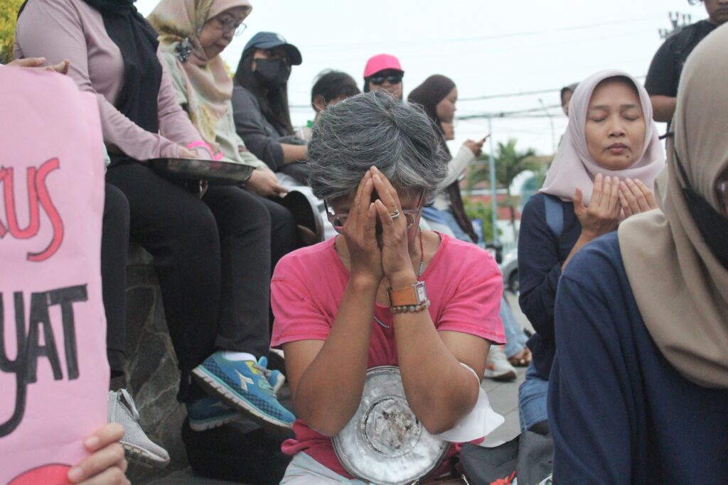 Doa para ibu. MOJOK.CO