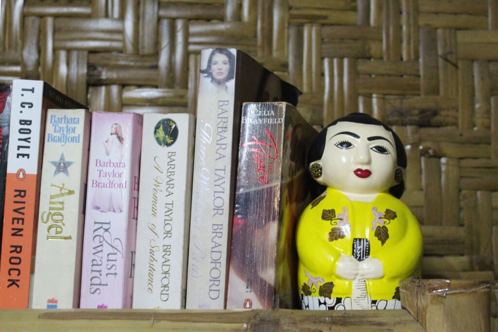 Buku yang berderet. MOJOK.CO