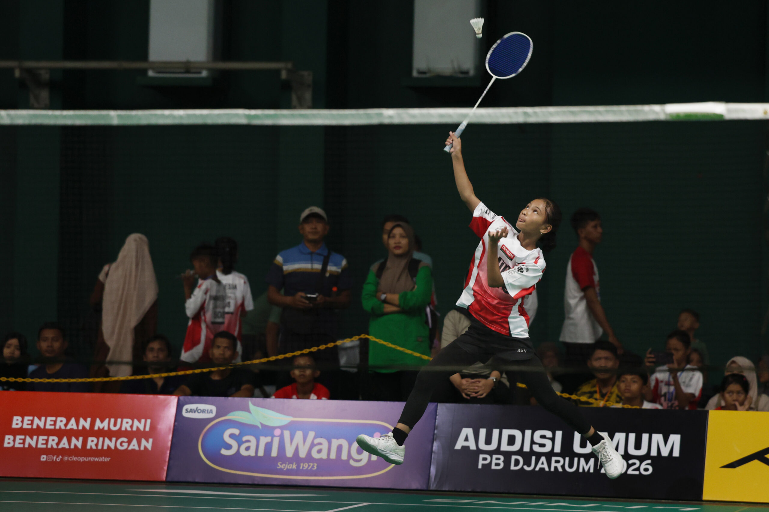 Aksi atlet putri U-11 asal Kota Tanjung Pinang, Kepulauan Riau, Fiendiziya Gwen Fernandes saat menjalani tahap screening Audisi Umum PB Djarum Kudus 2026 yang berlangsung di GOR Jati, Kudus, Kamis (10/9). MOJOK.CO