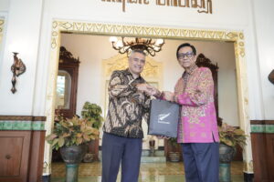 Gubernur Yogyakarta dan Duta Besar New Zealand. MOJOK.CO