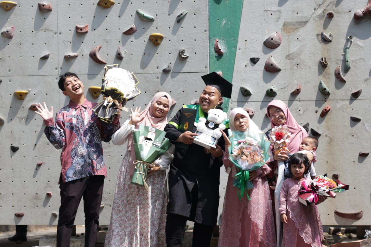 Muhammad Hakim alumnus UIN SGD Bandung. MOJOK.CO