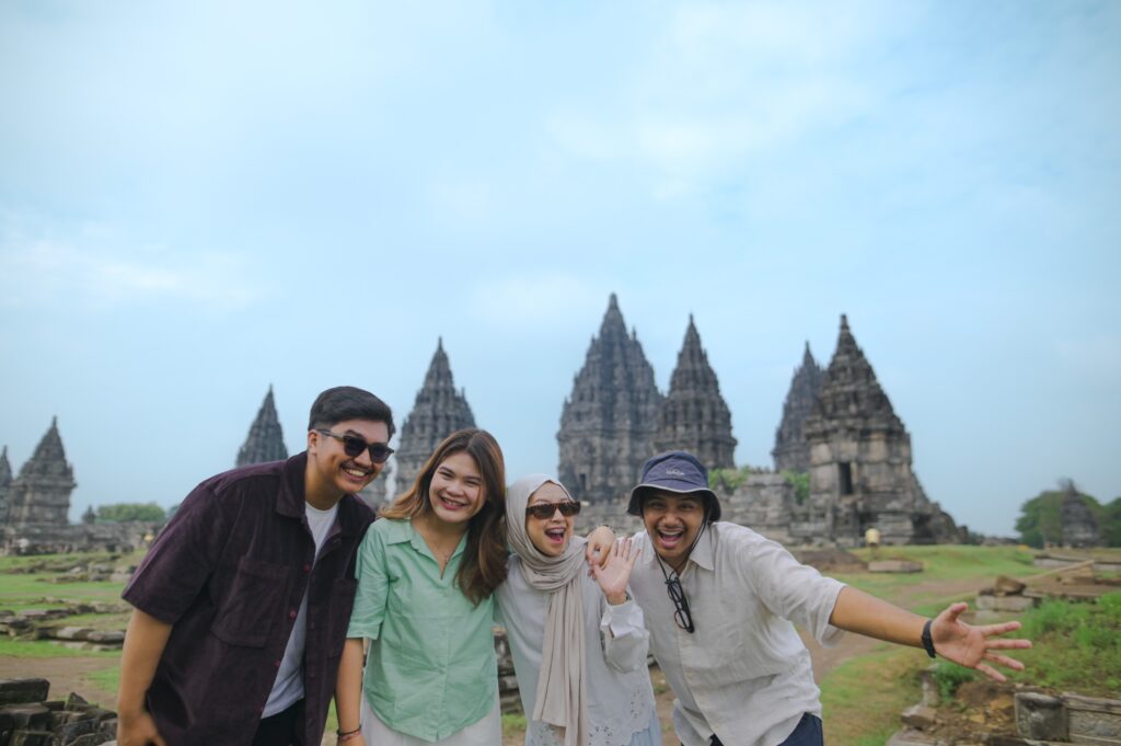 Peringati Hari Pelanggan Nasional, InJourney Tebar Promo Tiket Candi hingga Jelajah Wayang Interaktif.MOJOK.CO