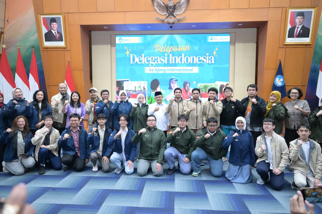 Para murid berprestasi yang menjadi delegasi Indonesia di panggung internasional MOJOK.CO