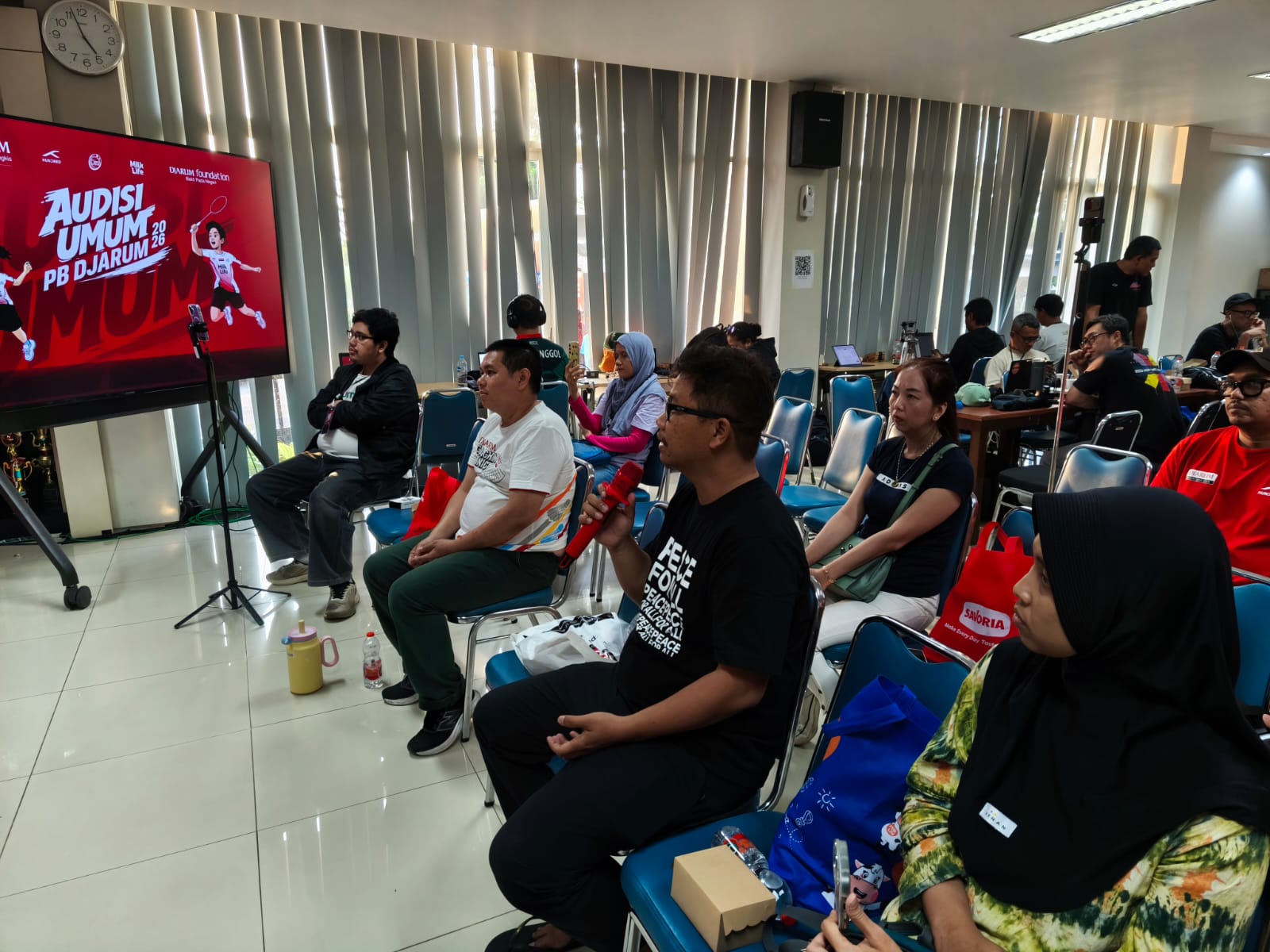 Tim pelatih PB Djarum beserta orang tua dan pelatih klub yang mengikuti sharing session MOJOK.Co