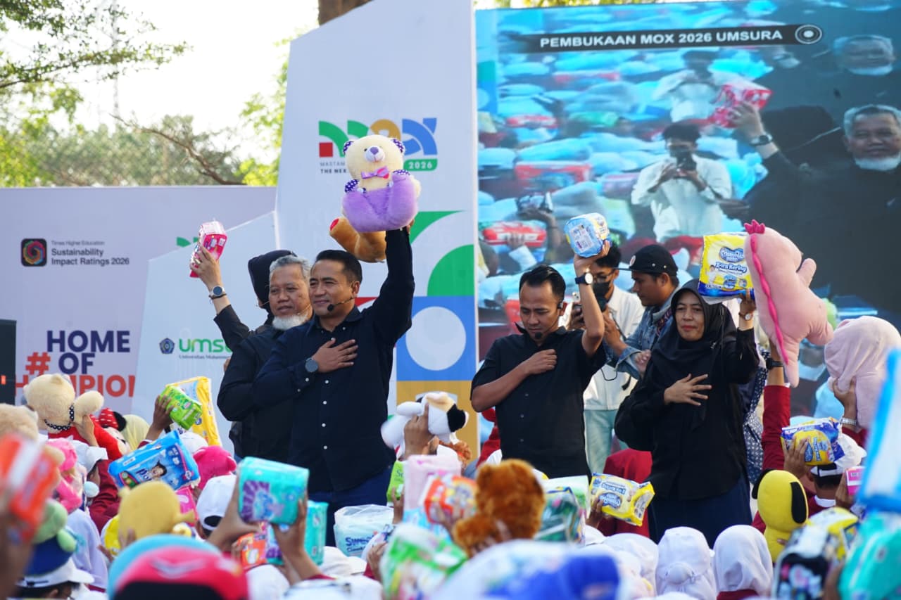 Maba Umsura angkat pembalut, pokok, dan boneka sebagai bentuk perlindungan perempuan dan anak dalam situasi bencana NTT MOJOK.CO