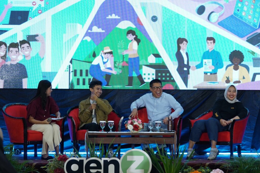 Sesi finansial bertema “In This Economy: Cerdas Mengelola Uang dan Memulai Investasi Sejak Muda” di Gen Z Impact Fest, Sabtu (12/9/2026), yang menghadirkan Managing Partner Inventure Yuswohady, Financial Planner Bank Jago Andhinia Ratri, dan content creator Aditya Pratama.(Tim Dokumentasi Suara.com) MOJOK.CO