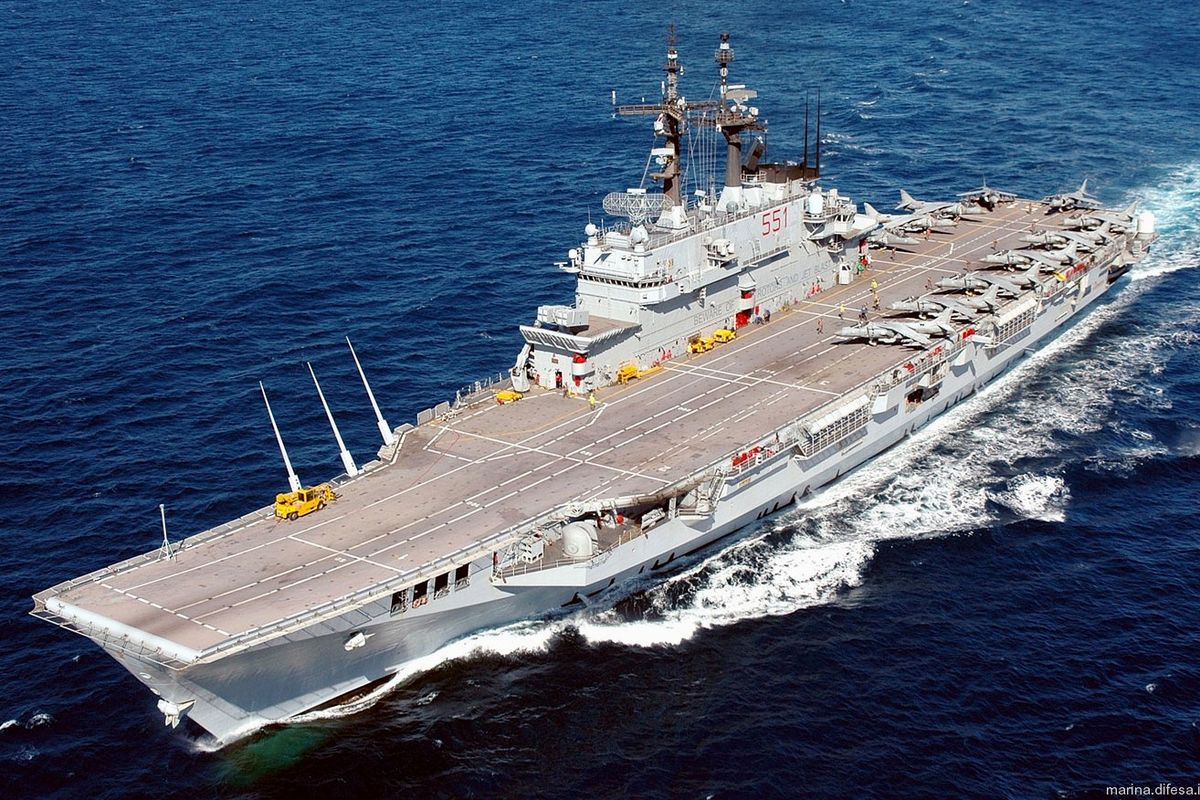 foto kri sriwijaya-100 di tengah laut
