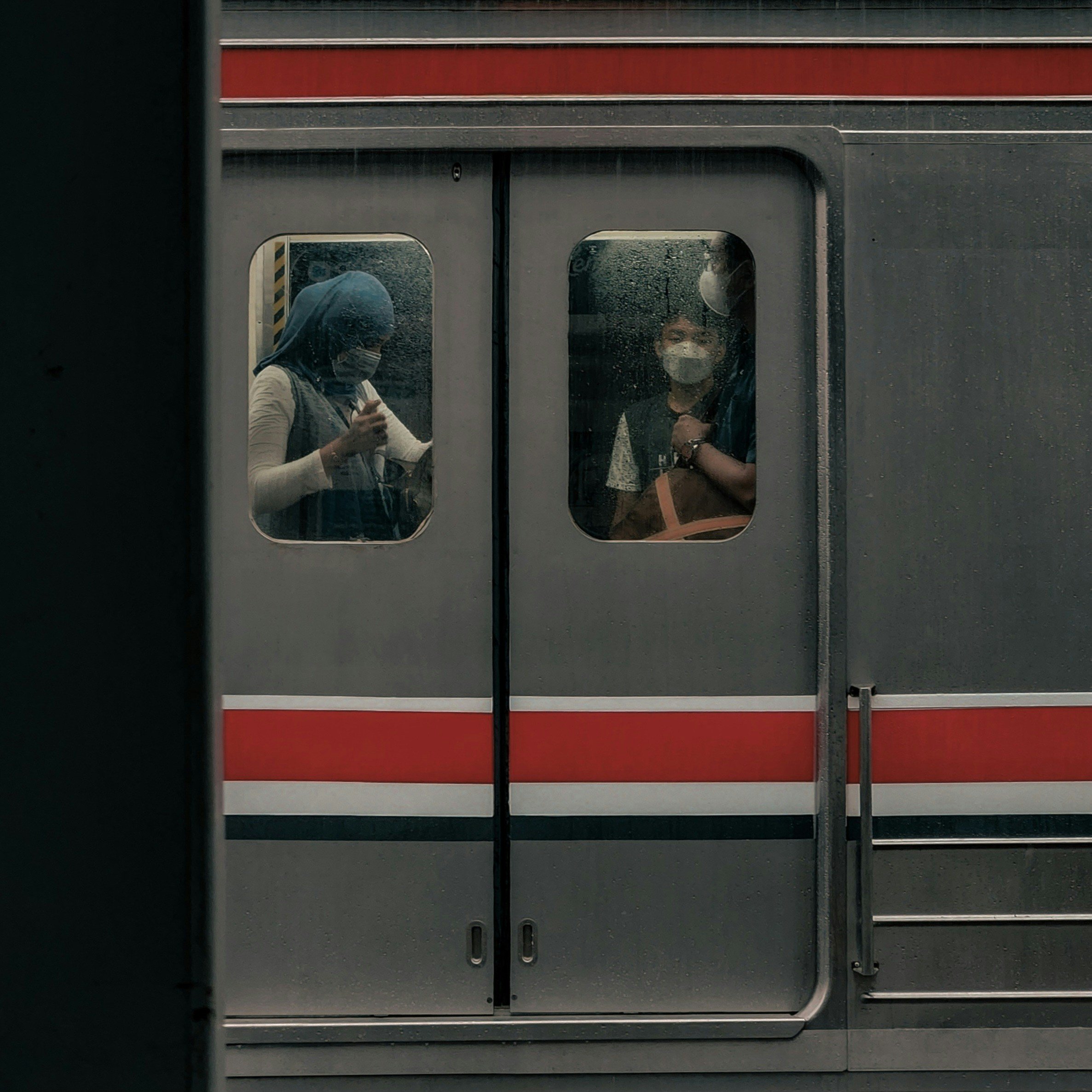 Healing aneh pekerja di Jakarta Barat (Barat): naik KRL di akhir pekan MOJOK.CO