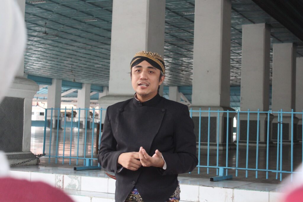 Kanjeng Rizki di Keraton Solo. MOJOK.CO