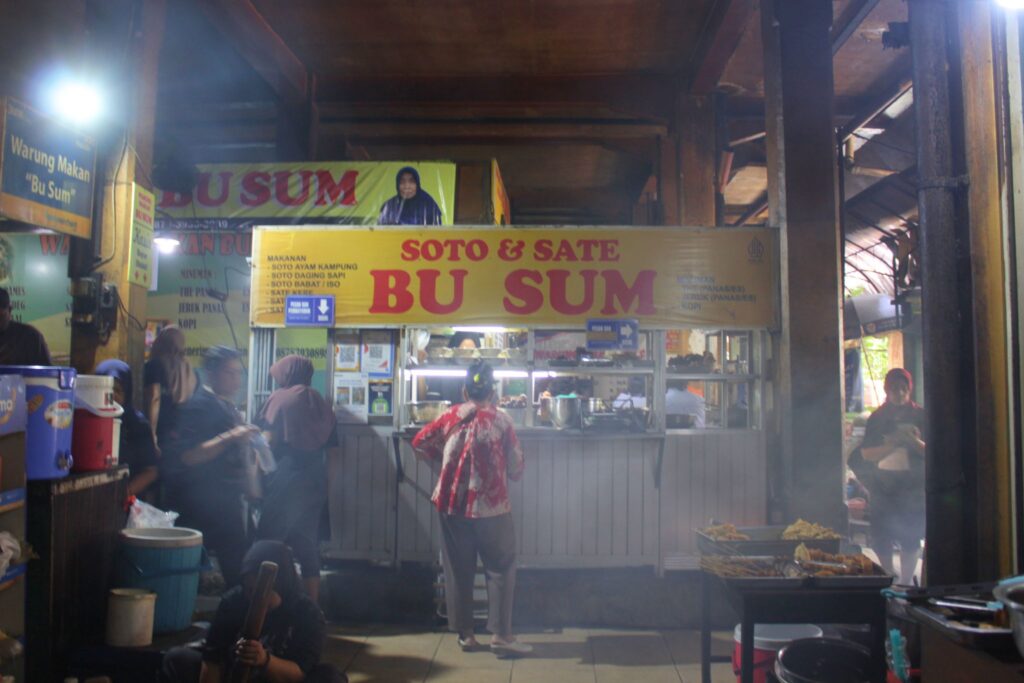 Soto dan Sate Bu Sum. MOJOK.CO