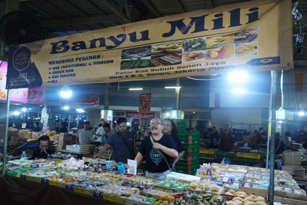 Lapak Banyu Mili di Pasar Kue Subuh Senen. MOJOK.CO