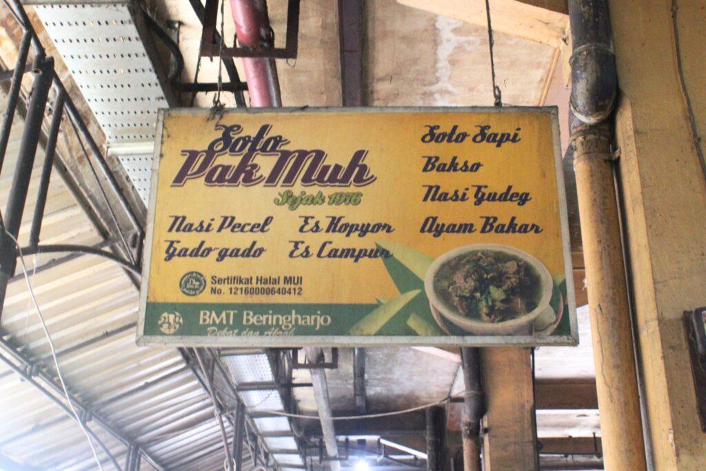 Soto Pak Muh sejak 1976 di Pasar Beringharjo, kawasan Malioboro. MOJOK.CO