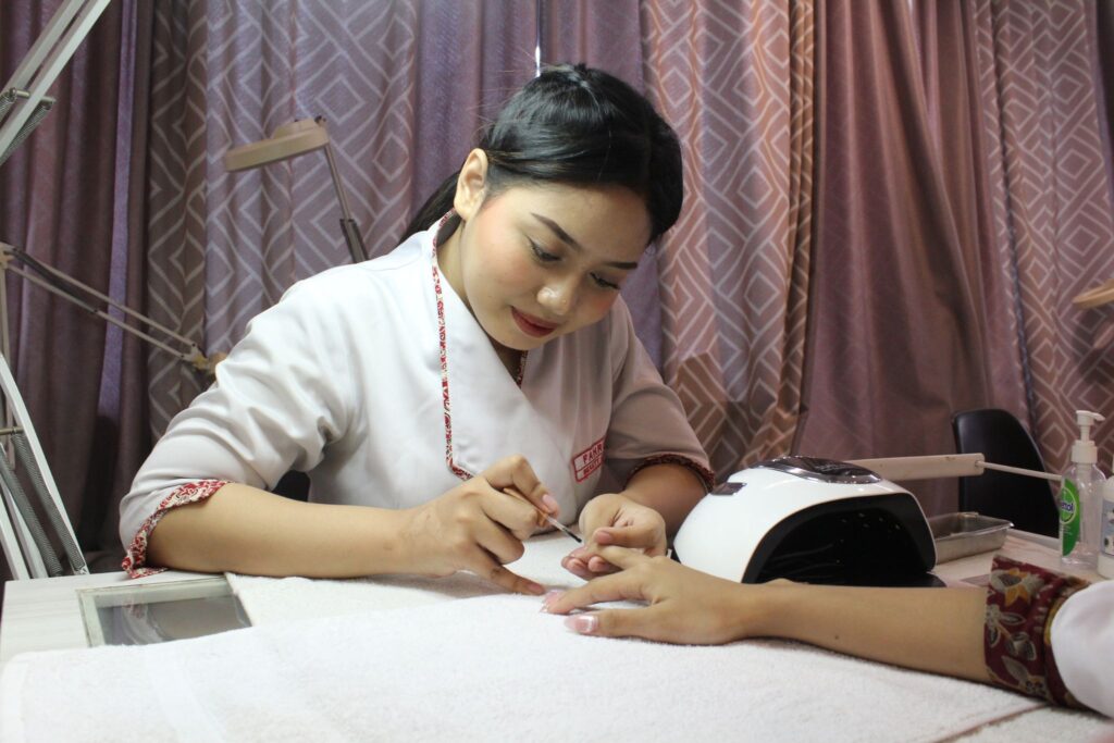 Fahriya, siswa di SMK swasta PGRI 1 Kudus. MOJOK.CO